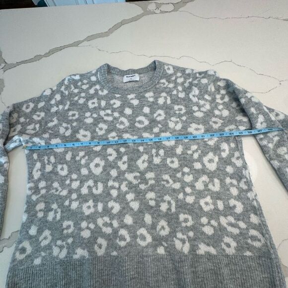Gray Leopard Print Sweater - Picture 2 of 5